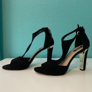 DKNY Womens Colby Ankle T-Strap Pumps, Suede Black